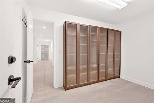 400 OLD IVY Road NE, Atlanta, GA 30342