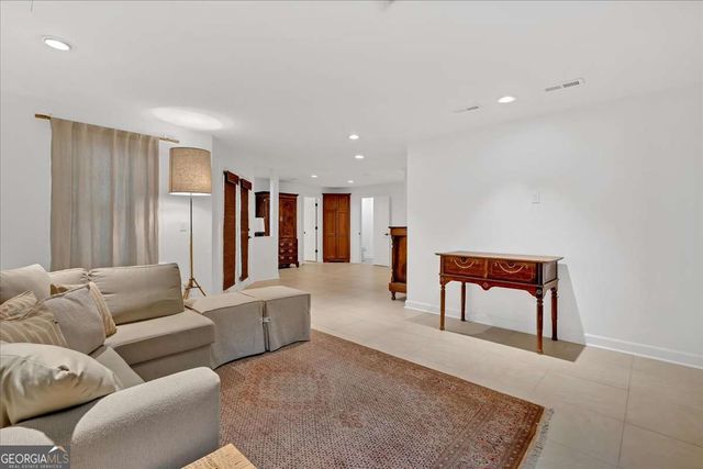 400 OLD IVY Road NE, Atlanta, GA 30342