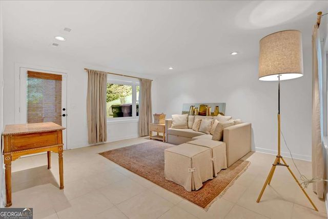 400 OLD IVY Road NE, Atlanta, GA 30342