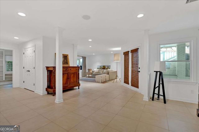 400 OLD IVY Road NE, Atlanta, GA 30342