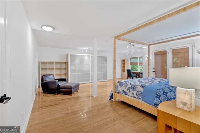 400 OLD IVY Road NE, Atlanta, GA 30342