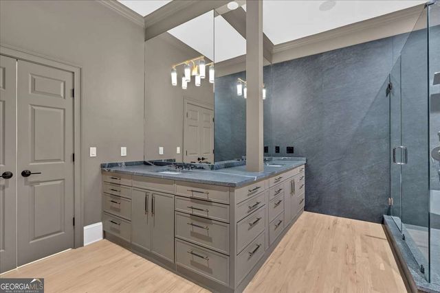 400 OLD IVY Road NE, Atlanta, GA 30342