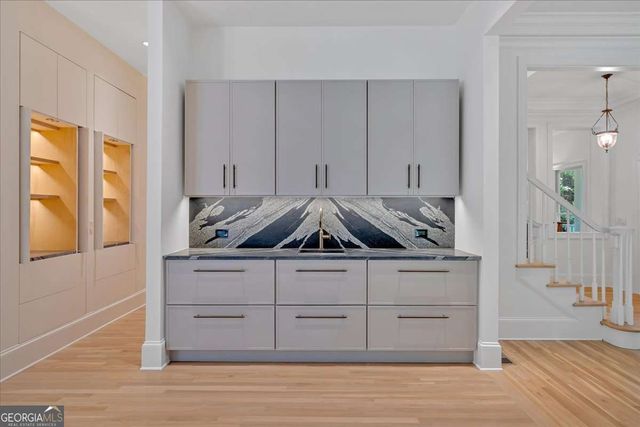 400 OLD IVY Road NE, Atlanta, GA 30342