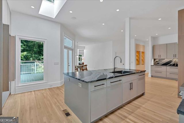 400 OLD IVY Road NE, Atlanta, GA 30342