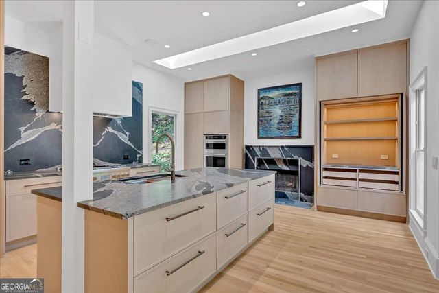 400 OLD IVY Road NE, Atlanta, GA 30342