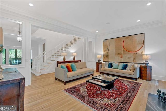 400 OLD IVY Road NE, Atlanta, GA 30342