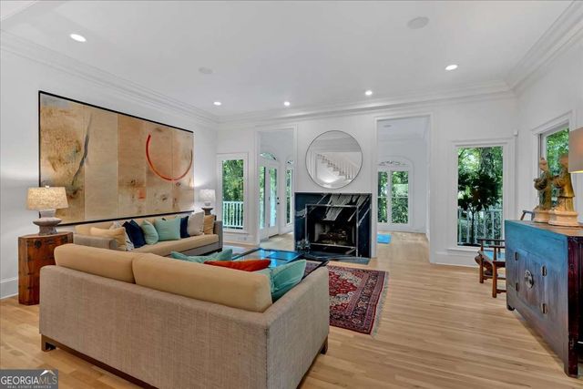 400 OLD IVY Road NE, Atlanta, GA 30342