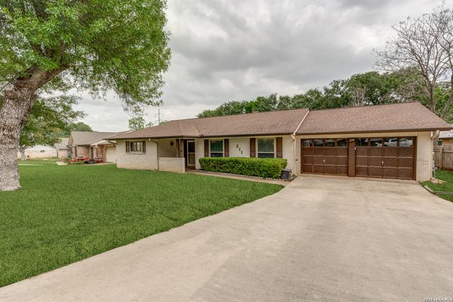 211 FORREST TRL, Universal City, TX 78148