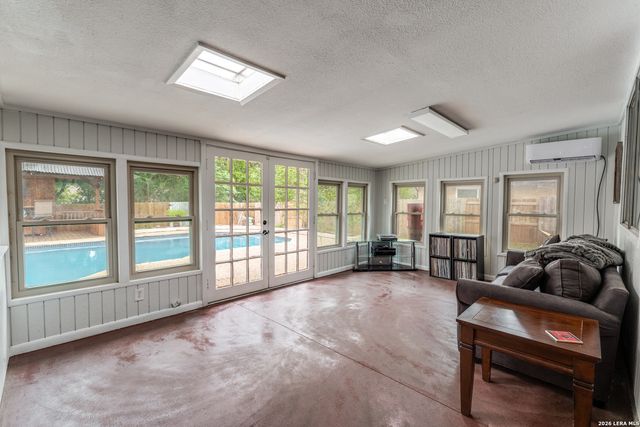 211 FORREST TRL, Universal City, TX 78148