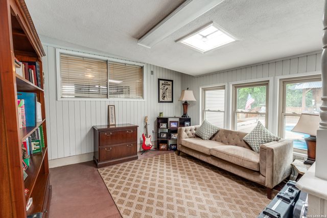 211 FORREST TRL, Universal City, TX 78148