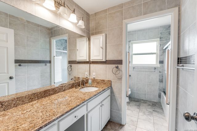 211 FORREST TRL, Universal City, TX 78148