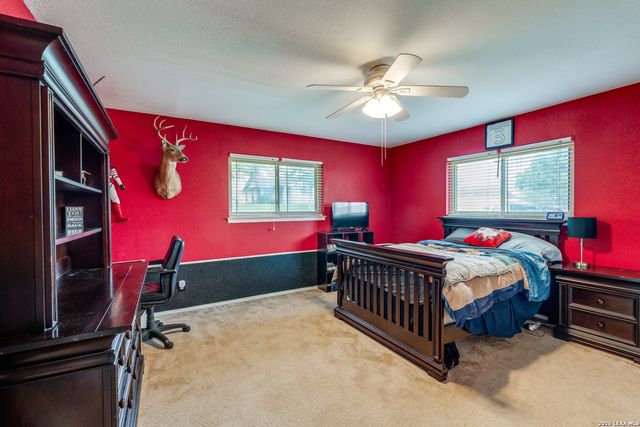 211 FORREST TRL, Universal City, TX 78148