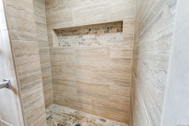 211 FORREST TRL, Universal City, TX 78148