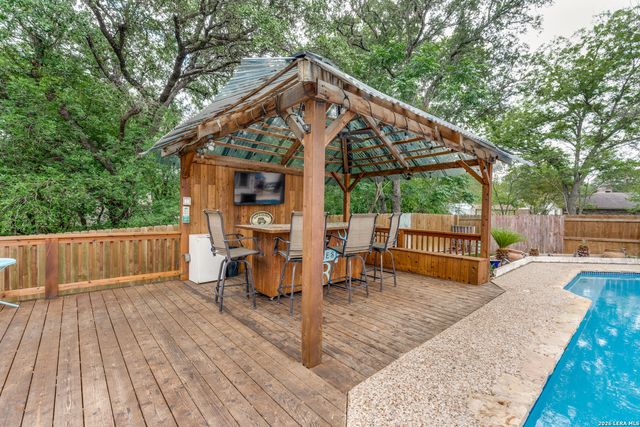 211 FORREST TRL, Universal City, TX 78148