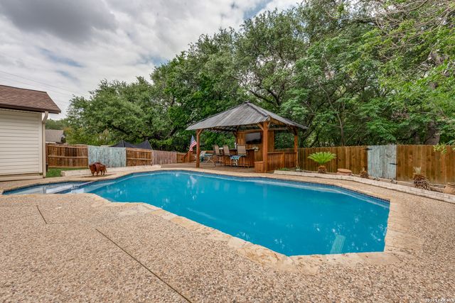 211 FORREST TRL, Universal City, TX 78148