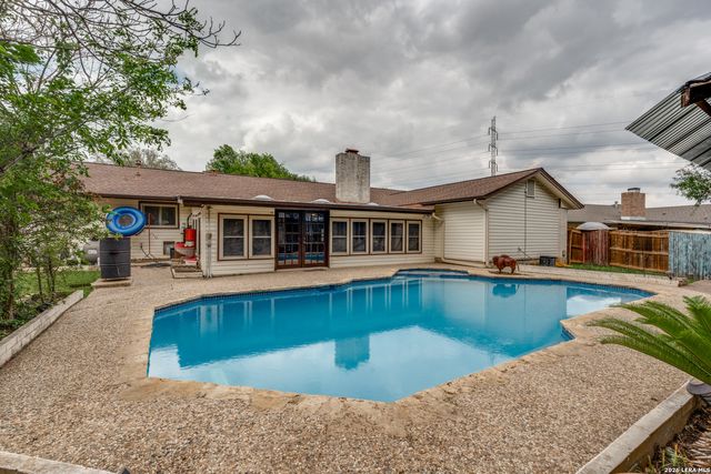 211 FORREST TRL, Universal City, TX 78148