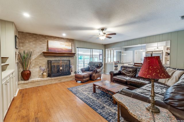 211 FORREST TRL, Universal City, TX 78148