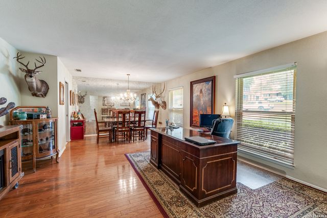 211 FORREST TRL, Universal City, TX 78148