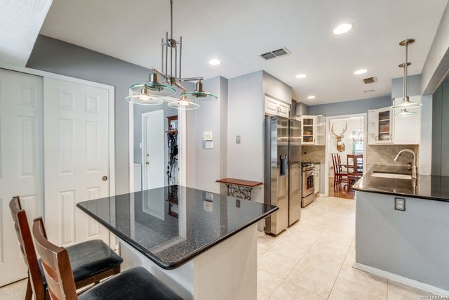 211 FORREST TRL, Universal City, TX 78148