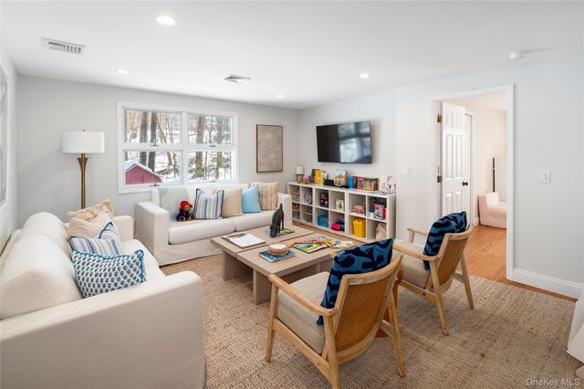 13 Hissarlik Way, Bedford, NY 10506