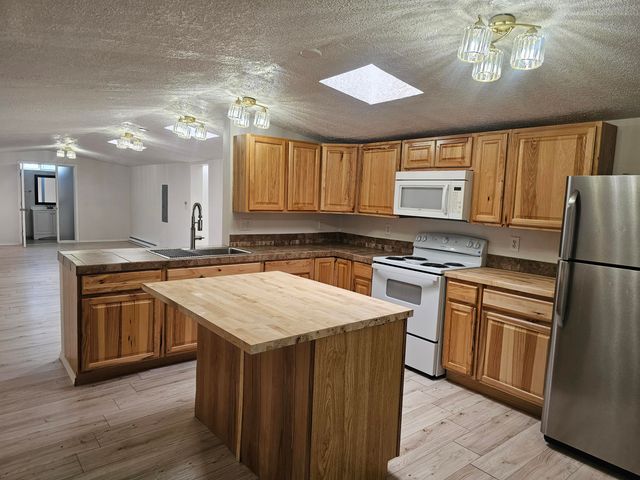 244 E Avenida Bernalillo, Bernalillo, NM 87004