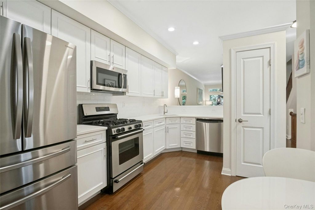 31 Glen Hill Lane 31, Tarrytown, NY 10591 — photo 4