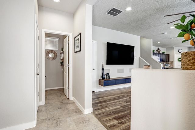 8827 Zephyr Place NW, Albuquerque, NM 87120