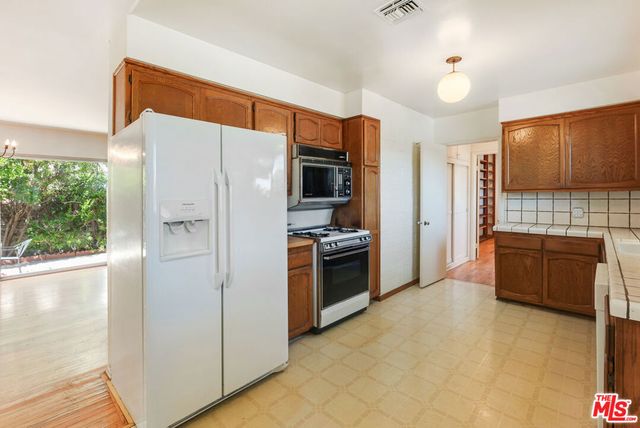 5801 Willis Avenue, Sherman Oaks, CA 91411