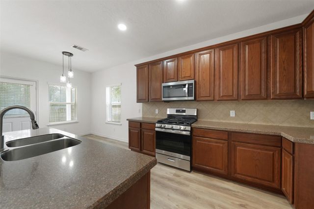 438 Oak Gate Drive, Conroe, TX 77304