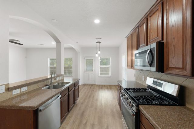 438 Oak Gate Drive, Conroe, TX 77304