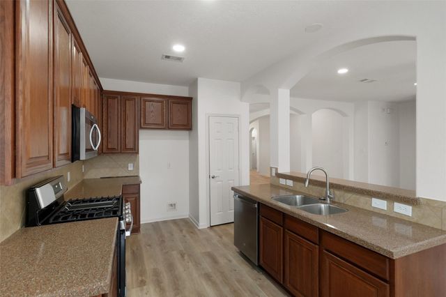 438 Oak Gate Drive, Conroe, TX 77304