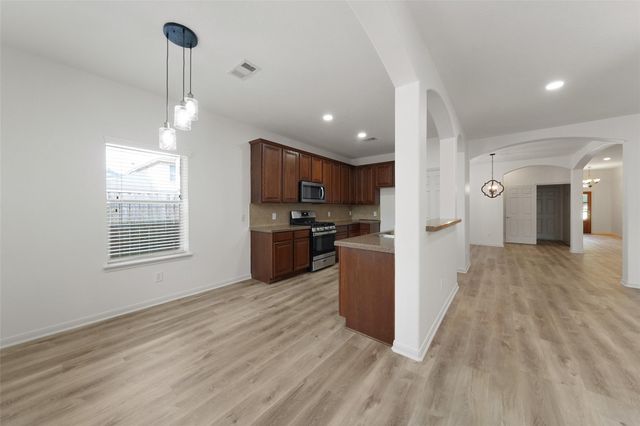 438 Oak Gate Drive, Conroe, TX 77304