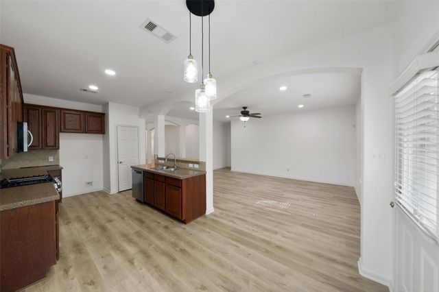 438 Oak Gate Drive, Conroe, TX 77304