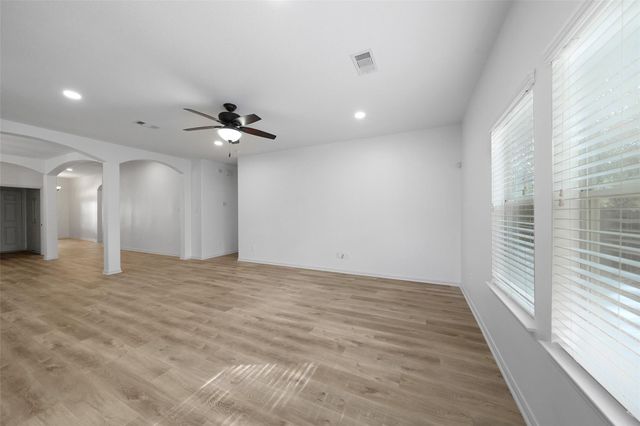 438 Oak Gate Drive, Conroe, TX 77304