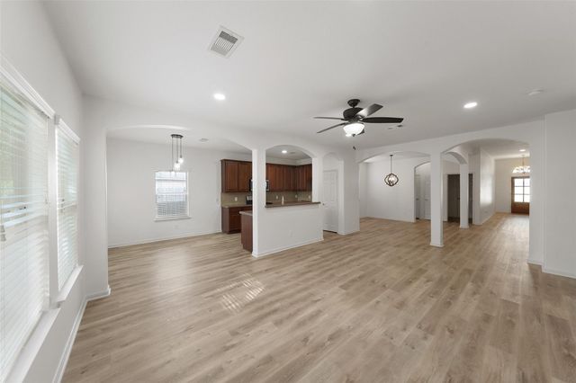 438 Oak Gate Drive, Conroe, TX 77304