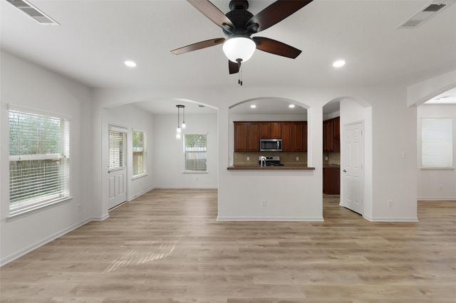 438 Oak Gate Drive, Conroe, TX 77304