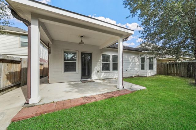 438 Oak Gate Drive, Conroe, TX 77304