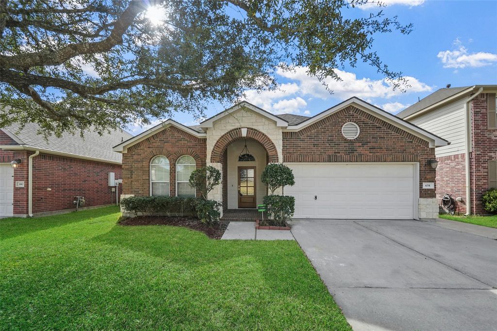 438 Oak Gate Drive, Conroe, TX 77304