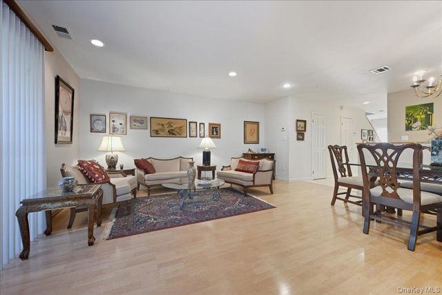 100 Daly Boulevard 2103, Oceanside, NY 11572