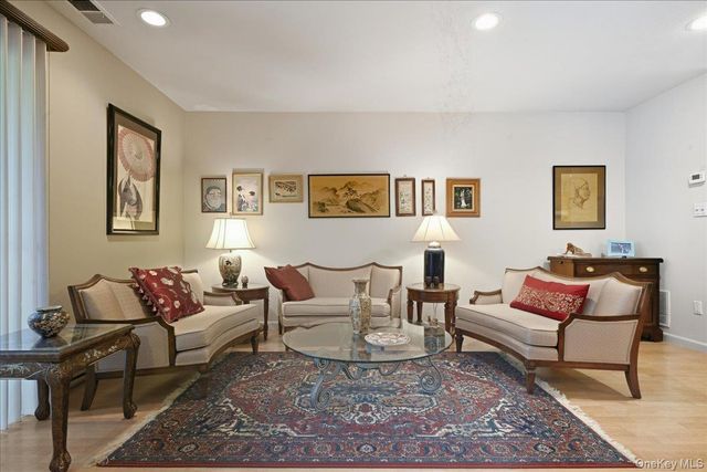 100 Daly Boulevard 2103, Oceanside, NY 11572