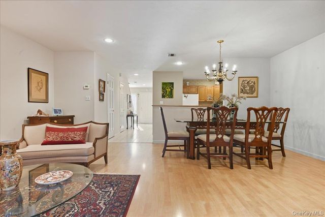 100 Daly Boulevard 2103, Oceanside, NY 11572