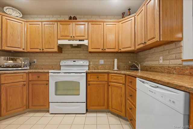 100 Daly Boulevard 2103, Oceanside, NY 11572