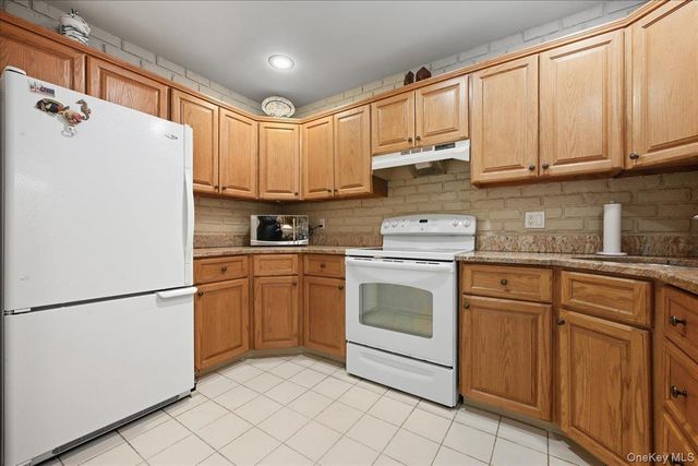 100 Daly Boulevard 2103, Oceanside, NY 11572