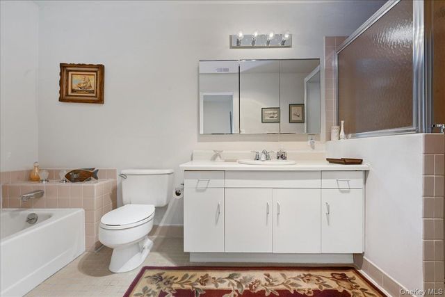 100 Daly Boulevard 2103, Oceanside, NY 11572