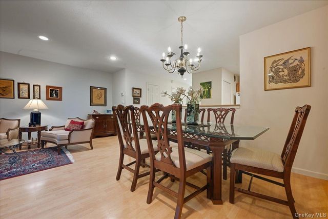 100 Daly Boulevard 2103, Oceanside, NY 11572