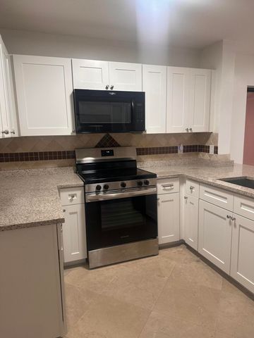 1752 Shoreside Circle, Wellington, FL 33414