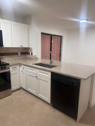 1752 Shoreside Circle, Wellington, FL 33414