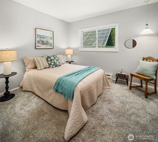 12032 Vashon Highway SW, Vashon, WA 98070