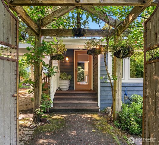 12032 Vashon Highway SW, Vashon, WA 98070