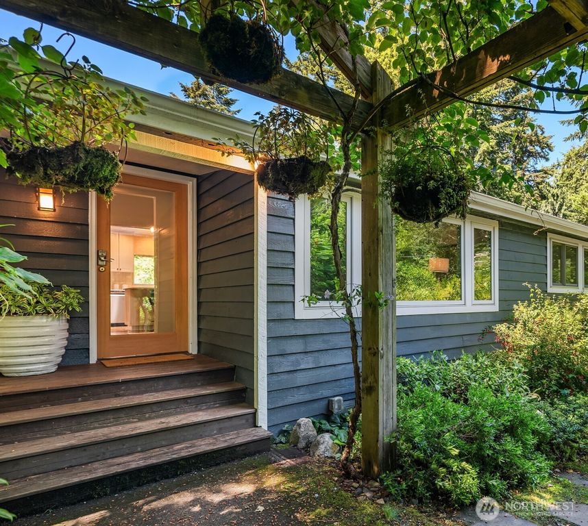 12032 Vashon Highway SW, Vashon, WA 98070